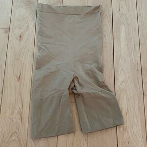 SPANX High-Waisted Mid-Thigh Short Size Medium